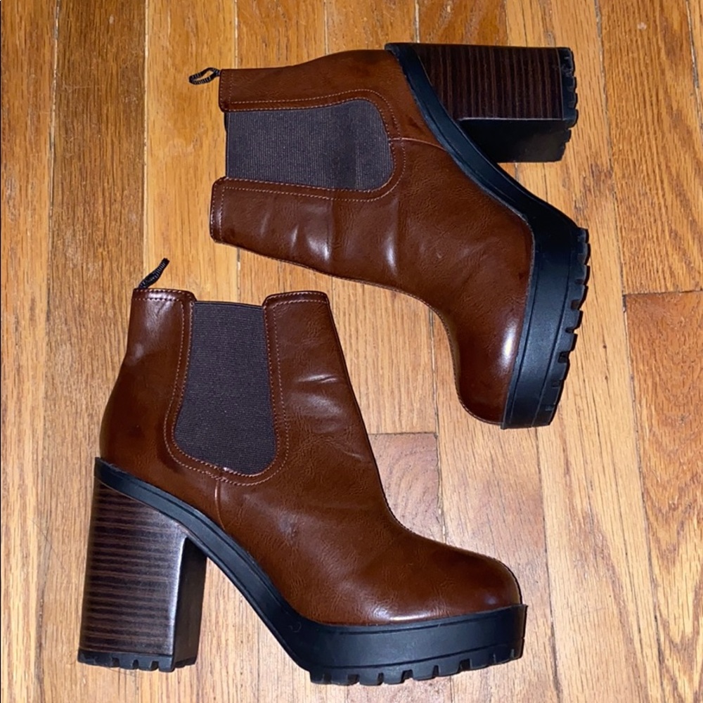 Chunky Chelsea Platform Boot